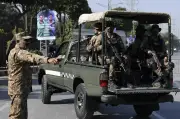 مقتل 3 من قوات الرينجرز الباكستانية في هجوم على مقر أمني بكراتشي