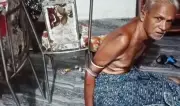 معجزة في الهند: مسن مقعد ينجو من ثعبان سام حاصره 4 ساعات