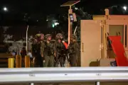 إسرائيل تقتل شابًا فلسطينيًا في الضفة بعد يوم من مقتل 9 في غزة