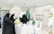 توديع حجاج البحرين بهدية خادم الحرمين من المصاحف والتراجم