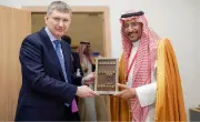 وزير الصناعة يبحث مع نظيره الروسي تعزيز الشراكات الاقتصادية