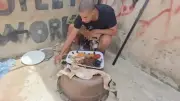 بلوغر مغربي يشوي كلباً ويستفز المغاربة.. والأمن يوقف المتهم
