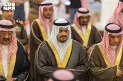 نائب أمير الرياض يؤدي صلاة الميت على الأميرة سارة بنت عبدالمحسن
