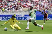 بو ندى يهدي نقطة سويسرا لوالدته وللشعب القطري