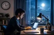 الساعة البيولوجية تفسر حب السهر.. دراسة تكشف العوامل الوراثية