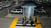 مقتل زعيم عصابة في كمين بباقة ورد بمطار الإكوادور