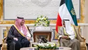 أمير الكويت يستقبل الأمير تركي بن محمد بن فهد في قصر بيان