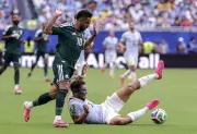 هشلان: التبديلات أثرت على المنتخب السعودي أمام الأوروغواي