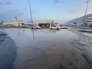 أمطار غزيرة تسيل أودية شمال محايل عسير وفرق الطوارئ تتدخل