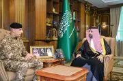 أمير جازان يستقبل المدير العام للمجاهدين ويناقش التعاون الأمني