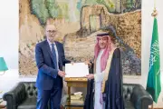 الملك سلمان وولي العهد يتلقيان رسائل من الملك تشارلز الثالث