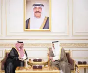 وزير الداخلية الكويتي يستقبل الأمير تركي بن محمد بن فهد