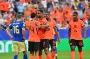 هولندا تسحق السويد 5-1 وتتصدر المجموعة السادسة في كأس العالم