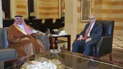 السفير السعودي الجديد يقدم أوراق اعتماده لرئيس وزراء لبنان