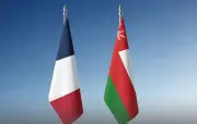 عُمان وفرنسا تؤكدان خفض التصعيد وحرية الملاحة في مضيق هرمز