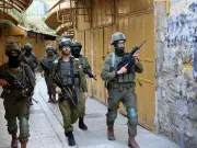 استشهاد شاب فلسطيني واعتقال 16 آخرين في اقتحامات بالضفة الغربية