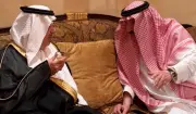الأمير متعب بن عبدالله وأبناؤه يعزون أسرة العقيل في وفاة الشيخ عبدالعزيز