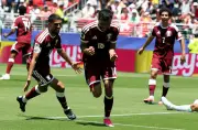 قطر تسجل أول نقطة في المونديال بتعادل قاتل مع سويسرا