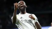 رسمياً.. ريال مدريد يجدد عقد مدافعه الألماني روديغر لموسم إضافي