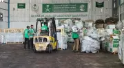 قافلة مساعدات سعودية تحمل خيامًا تصل إلى غزة