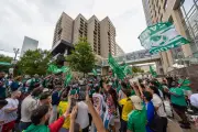 جماهير السعودية تزين شوارع أتلانتا قبل مواجهة إسبانيا في كأس العالم