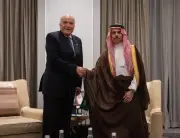 وزير الخارجية يلتقي نظيره الجزائري على هامش اجتماع الجامعة العربية بعمّان