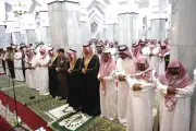 محافظ الطائف يؤدي صلاة الميت على شهيد حادثة أرامكو عبدالله الزلفي