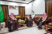 محافظ الطائف يزور المفتي العام في مقر الإفتاء بالطائف ويشيد بجهوده