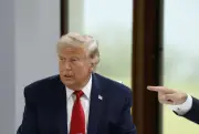 ترمب يخيّر إيران بين الاتفاق النووي والقصف العسكري