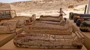 اكتشاف مقبرتين نادرتين من العصر العتيق في جبل الطير بالمنيا