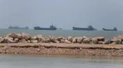 رفع الحصار البحري الأمريكي عن إيران مع بدء تنفيذ اتفاق السلام