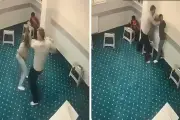 فيديو صادم لمحفظ قرآن يعتدي بالضرب على طفل في مسجد بتركيا