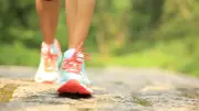 المشي 10 دقائق بعد الوجبة يقلل الخمول وارتفاع السكر