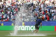 عطل مفاجئ في رشاش مياه يربك مباراة العراق والنرويج في كأس العالم