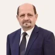 رئيس وزراء اليمن يشكر عكاظ على تغطيتها الشاملة للشأن اليمني