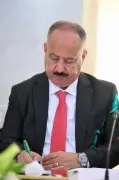 وزير النقل اليمني يعلن فتح الأجواء والمطارات بالكامل أمام الملاحة الدولية
