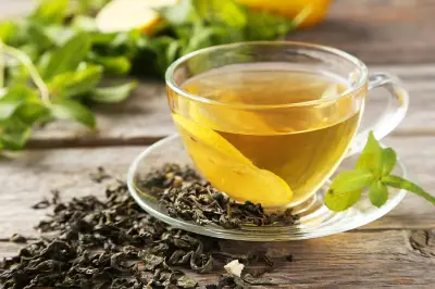 خبراء: الشاي الأخضر منزوع الكافيين أفضل مشروب لصحة القلب بعد العشاء
