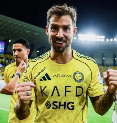إينيغو مارتينيز يوافق على البقاء مع النصر موسماً إضافياً
