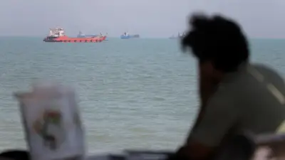 إيران تعلن استهداف ناقلة غاز في مضيق هرمز وتصعيد أمريكي