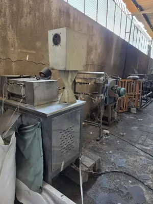 ضبط 16.45 طن تبغ مجهول بمستودع مخالف في جدة وإغلاقه