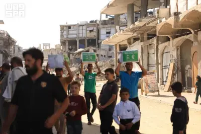مركز الملك سلمان يوزع مساعدات في غزة ومالي ويواصل تركيب الأطراف الصناعية في بولندا