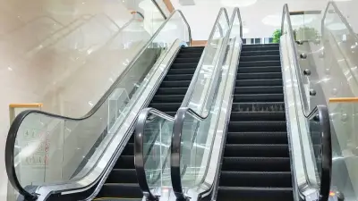 وفاة رجل إثر سقوطه من سلم متحرك في مركز تجاري بتورنتو