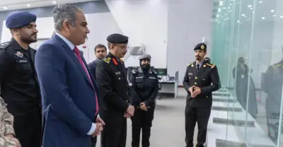 وزير داخلية باكستان يزور مركز العمليات الأمنية الموحدة 911 بالرياض
