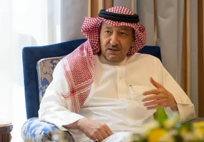 الخريجي يلتقي مسؤولين بجنوب السودان في زيارته الرسمية