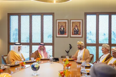 وزيرا خارجية السعودية وعُمان يبحثان أمن الملاحة في هرمز