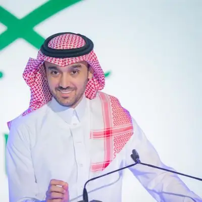 وزير الرياضة يبارك إنجاز العجيان التاريخي بتحطيم الرقم القياسي العالمي للشباب