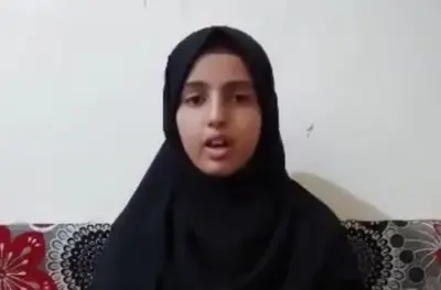 طفلة يمنية تستغيث العالم بعد إعدام والدها لوالدتها حرقاً