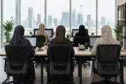1.49 مليون وثيقة عمل حديثة بالسعودية ومشاركة المرأة ترتفع إلى 35%