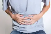 6 علامات بسيطة تكشف ضعف صحة الأمعاء واضطرابات الجهاز الهضمي