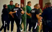 مدير منتخب مصر يشتبك مع فرد أمن أمريكي بسبب طفل